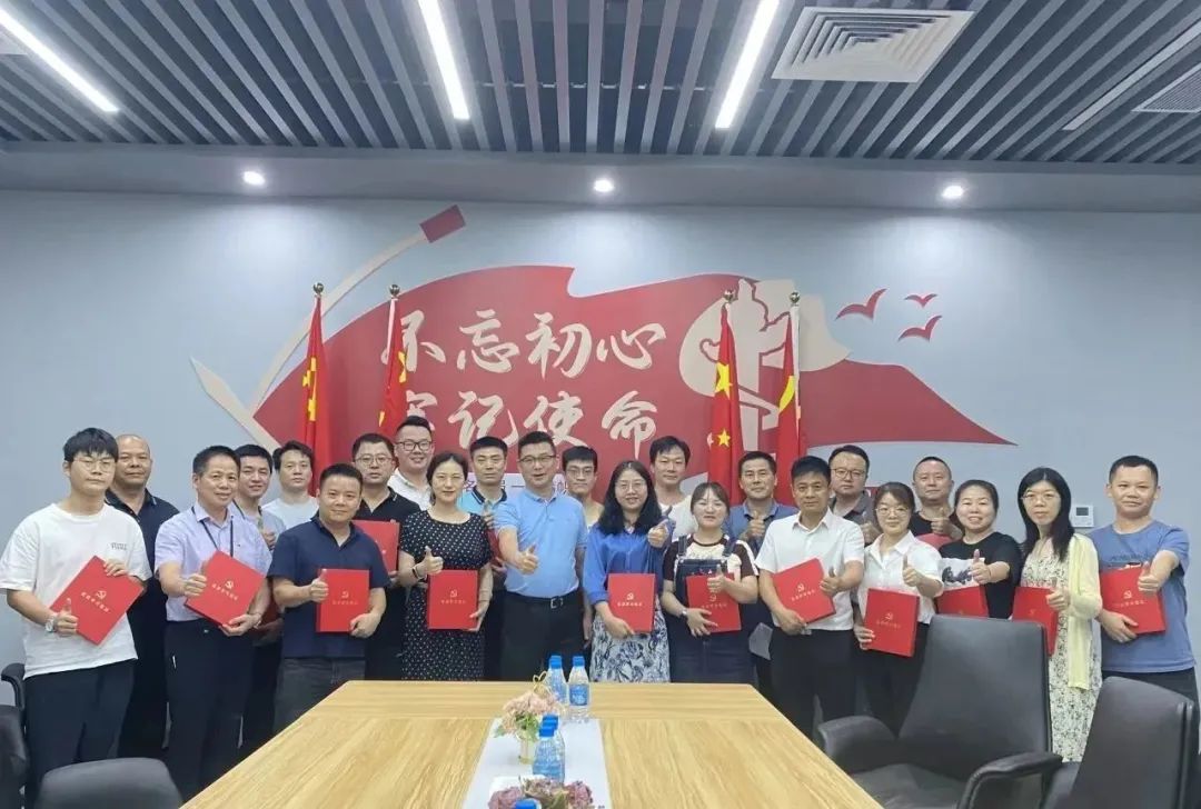 中秋送祝福 情暖黨員心